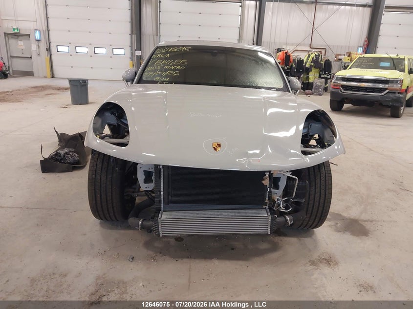 2025 Porsche Macan T VIN: WP1AA2A54SLB14655 Lot: 12646075X