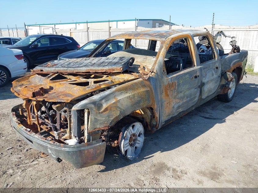 2011 GMC Sierra, Total Burn, IAAI, VIN 3GTP2UEAXBG187800 — photo 2