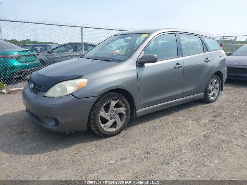 2005 Toyota Matrix, Right Front, IAAI, VIN 2T1KR32E65C917014 — photo 2