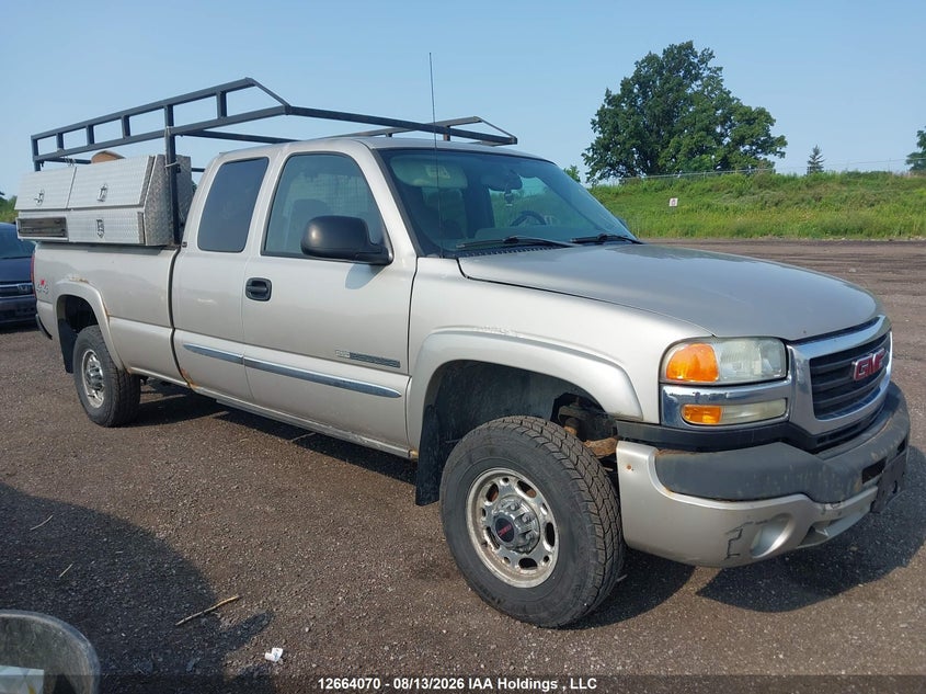 2004 GMC SIERRA PICKUP 6.0L V-8 300HP