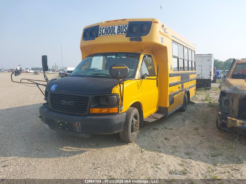 2012 GMC Savana, Right Side, IAAI, VIN 1GD373BG2C1105119 — photo 2