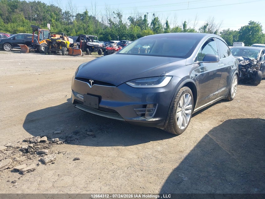 2017 Tesla Model X, Затопление, IAAI, VIN 5YJXCDE27HF039317 — фото 2