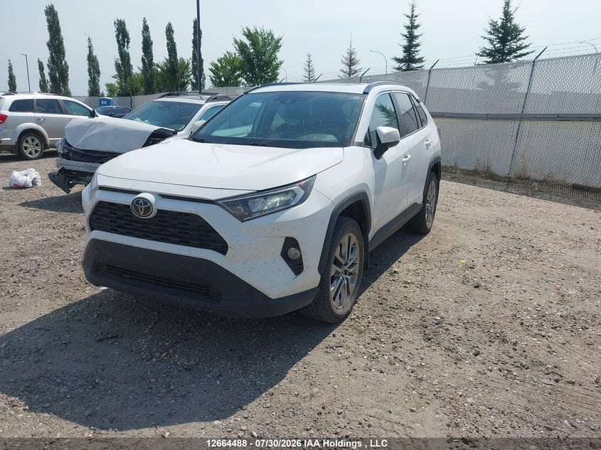 2021 Toyota RAV 4, Град, IAAI, VIN 2T3R1RFV3MC212485 — фото 2