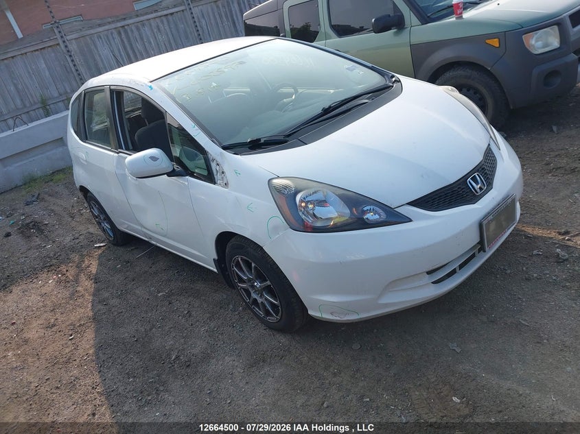 Vin: lucge8h55d3002597, lot: 3067085, honda fit lx 2013 img_1