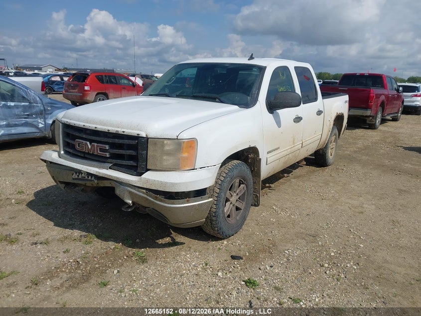 2010 GMC Sierra, Front, IAAI, VIN 3GTRKVE31AG135759 — photo 2