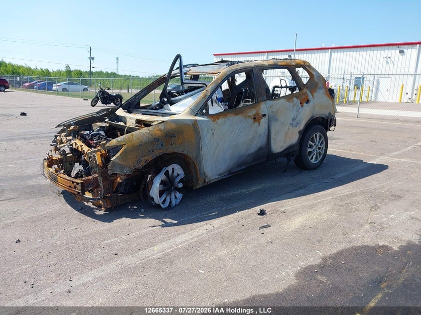 2018 Nissan Rogue, Повністю згоріле, IAAI, VIN 5N1AT2MV6JC805302 — фото 2