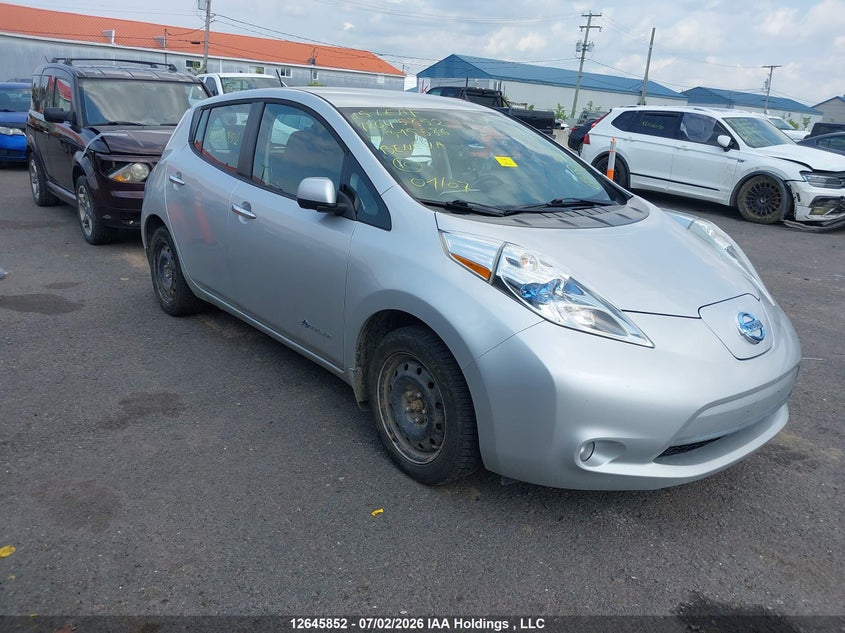 Vin: 1n4az0cp7fc315586, lot: 3068111, nissan leaf sl 2015 img_1