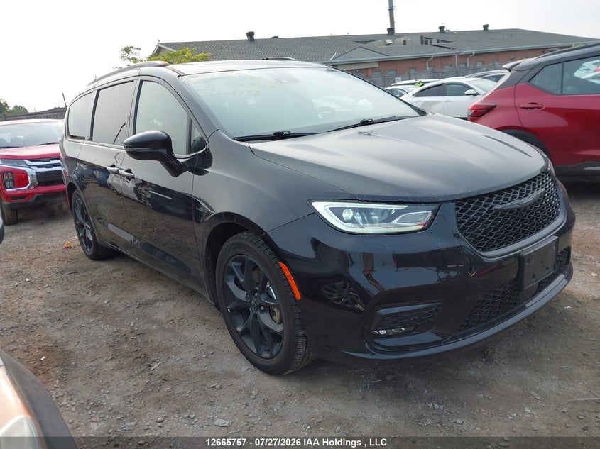 2025 Chrysler Pacifica Limited, Left Side, IAAI, VIN 2C4RC1GG0SR608732