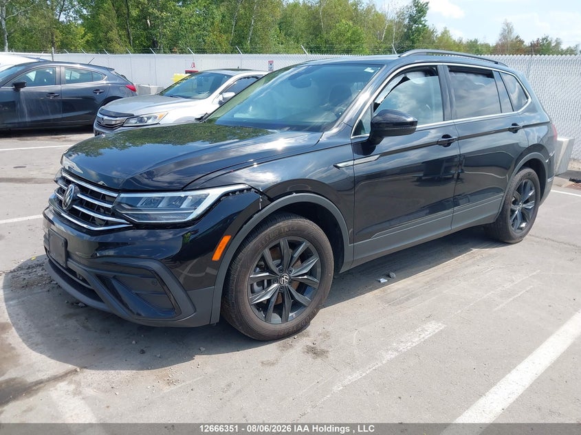 2024 Volkswagen Tiguan, Right Side, IAAI, VIN 3VVMB7AXXRM218250 — photo 2