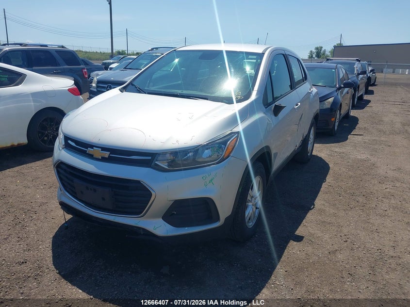 2019 Chevrolet Trax, Left Side, IAAI, VIN 3GNCJKSB4KL203586 — photo 2