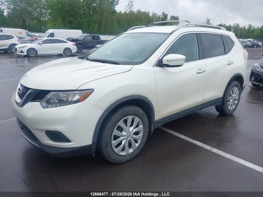 2015 Nissan Rogue, Right Side, IAAI, VIN 5N1AT2MV1FC890640 — photo 2