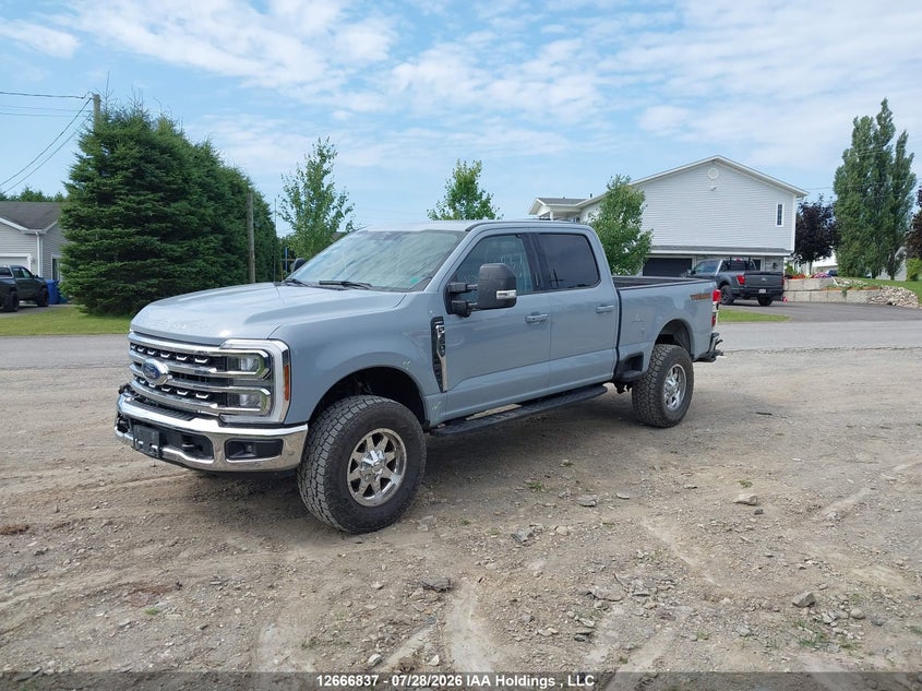 2024 Ford F-350 Lariat, Right Front, IAAI, VIN 1FT8W3BN2REE27143 — photo 2