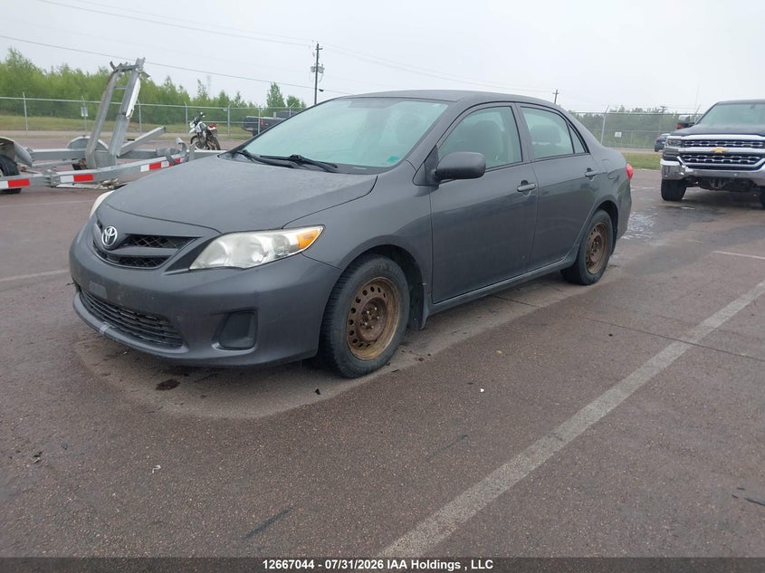 2013 Toyota Corolla, Вандализм, IAAI, VIN 2T1BU4EE7DC066873 — фото 2