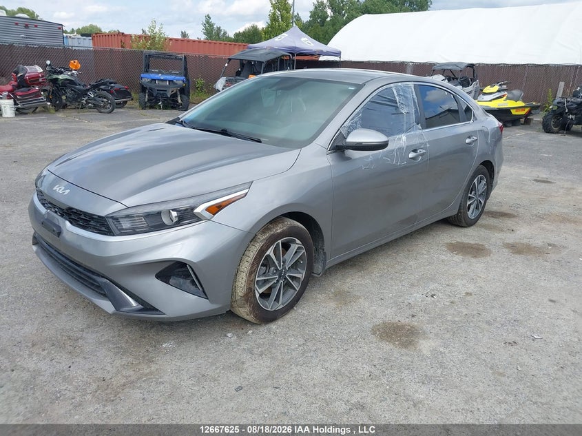 2023 Kia Forte, Левый бок, IAAI, VIN 3KPF34AD9PE570820 — фото 2
