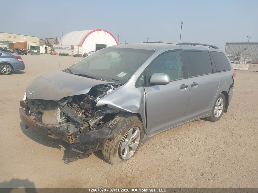 2011 Toyota Sienna, Front, IAAI, VIN 5TDZK3DC4BS132234 — photo 2