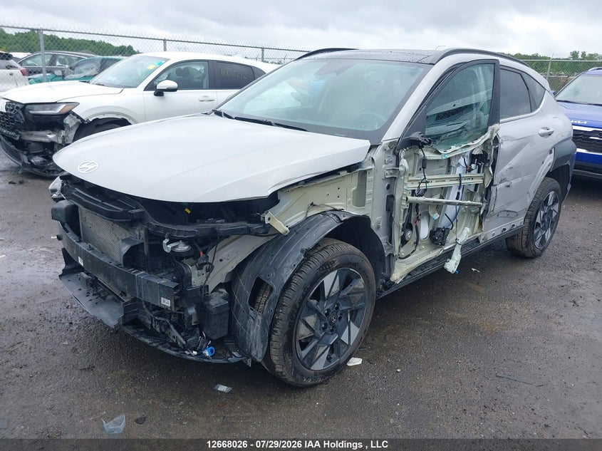 2026 Hyundai Kona Preferred-Trend, Левый бок, IAAI, VIN KM8HCCAB9TU343135 — фото 2