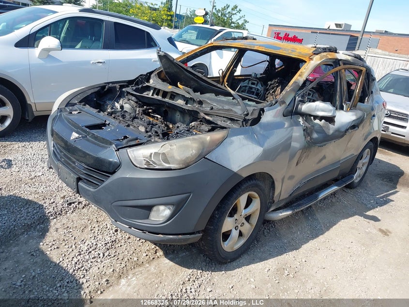 2011 Hyundai Tucson, Total Burn, IAAI, VIN KM8JU3AC1BU258344 — photo 2