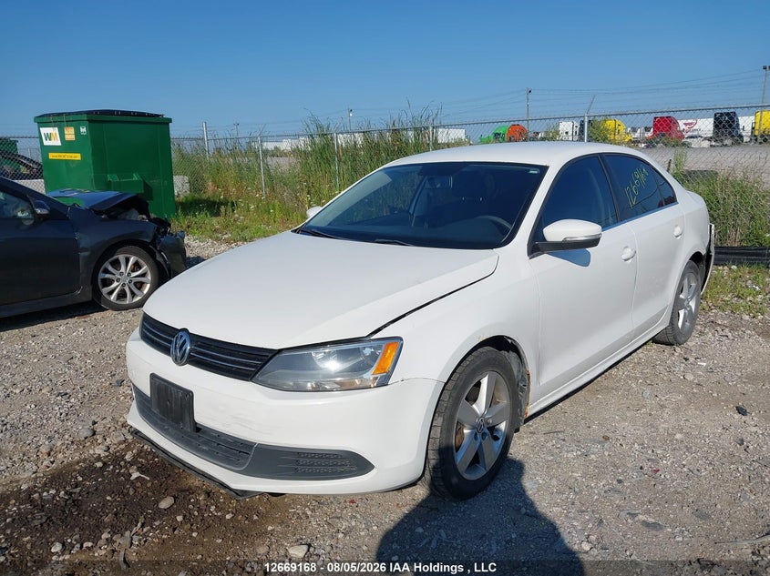 2012 Volkswagen Jetta 2.5L Comfortline/2.5L Sportline, Front, IAAI, VIN 3VWDX7AJ8CM305354 — photo 2