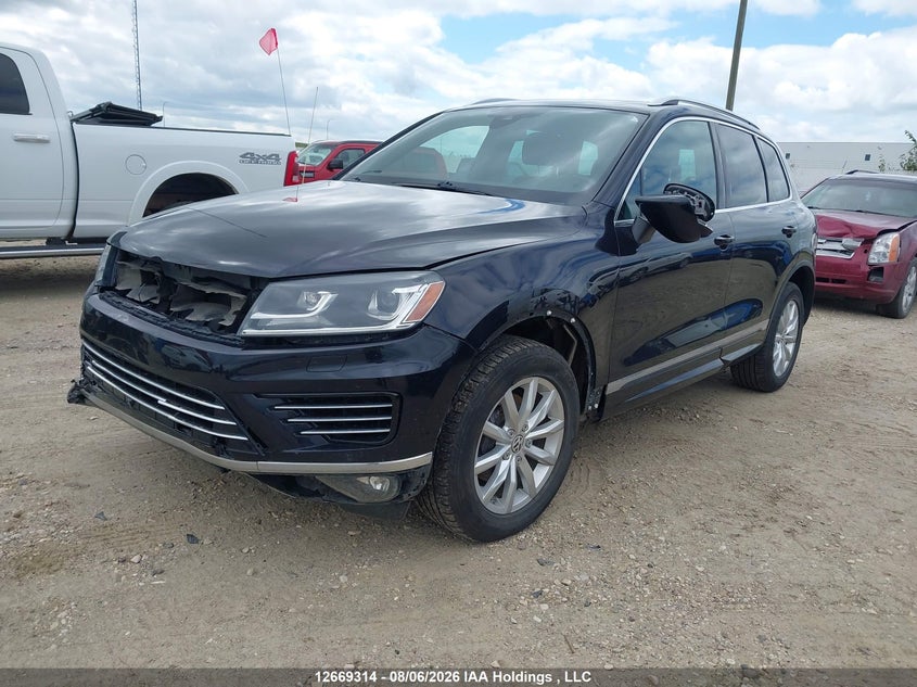 2017 Volkswagen Touareg Execline W/ R-Line, Удар спереди, IAAI, VIN WVGHF7BP3HD003768 — фото 2