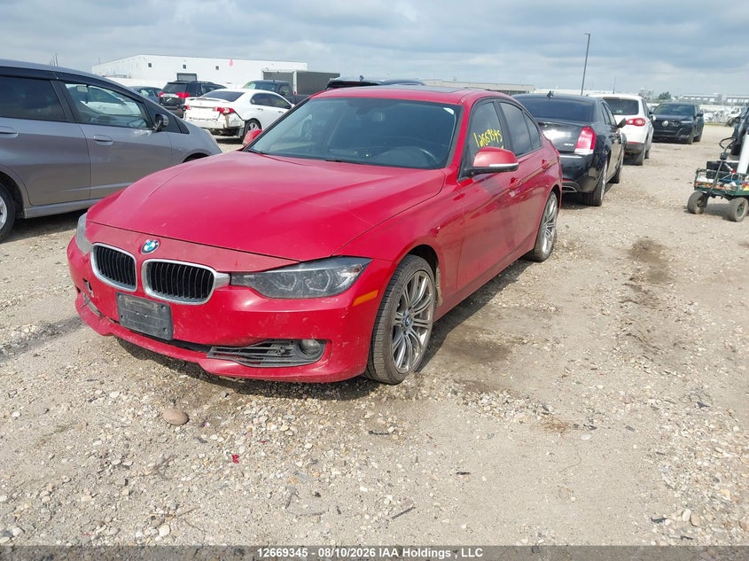 2013 BMW 3er, Engine Fire, IAAI, VIN WBA3B3C57DF534211 — photo 2