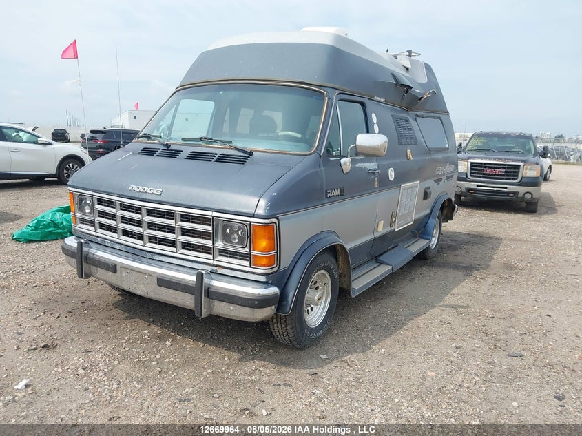 1988 Dodge RAM Van, Front, IAAI, VIN 2B6HB23Y8JK159878 — photo 2