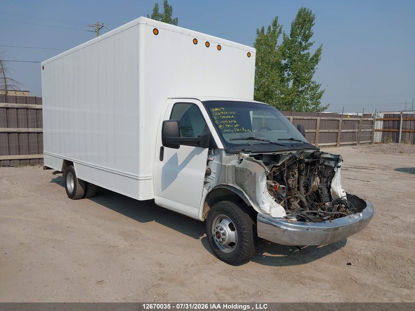 2011 GMC Savana Cutaway Standard, Front, IAAI, VIN 1GD374CG8B1103717