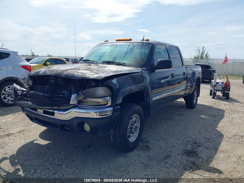 2005 GMC Sierra K1500 Heavy Duty, Engine Fire, IAAI, VIN 1GTGK13U95F911171 — photo 2