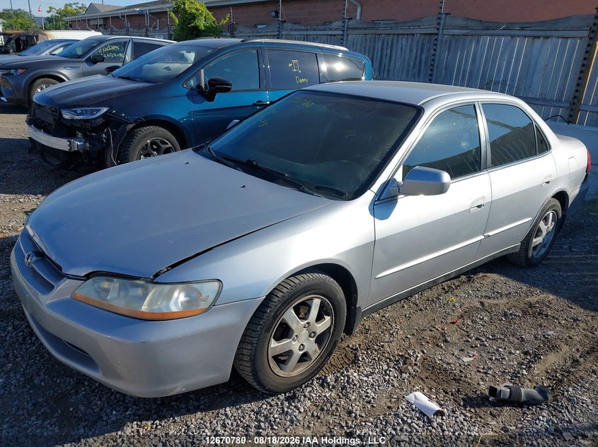 2000 Honda Accord Special Edition, Rear, IAAI, VIN 1HGCG5678YA817248 — photo 2