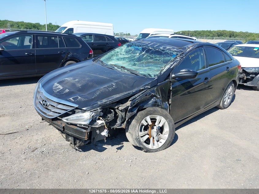 2013 Hyundai Sonata, Front, IAAI, VIN 5NPEB4AC9DH562715 — photo 2