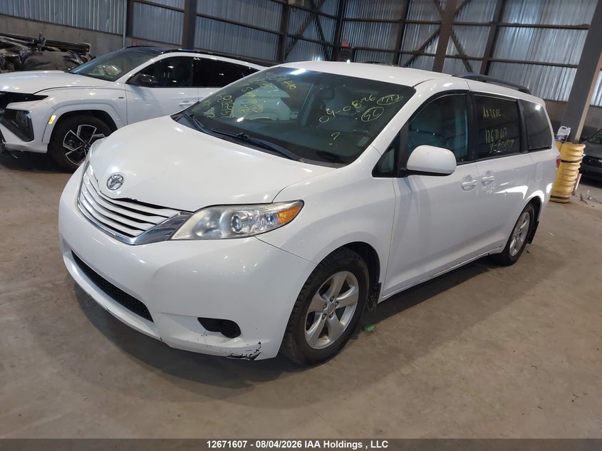 2017 Toyota Sienna, Front, IAAI, VIN 5TDKZ3DC4HS826959 — photo 2