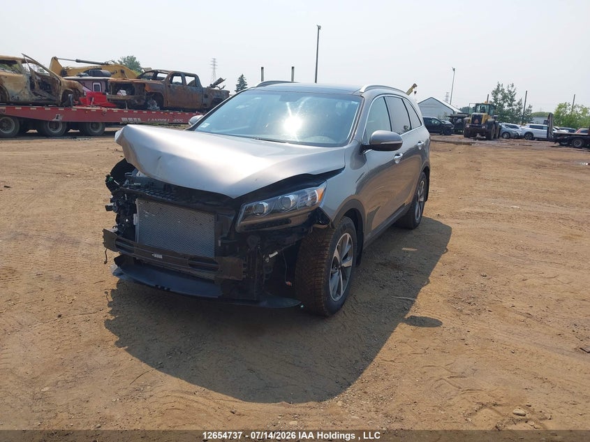 2019 Kia Sorento, Right Front, IAAI, VIN 5XYPHDA55KG458848 — photo 2