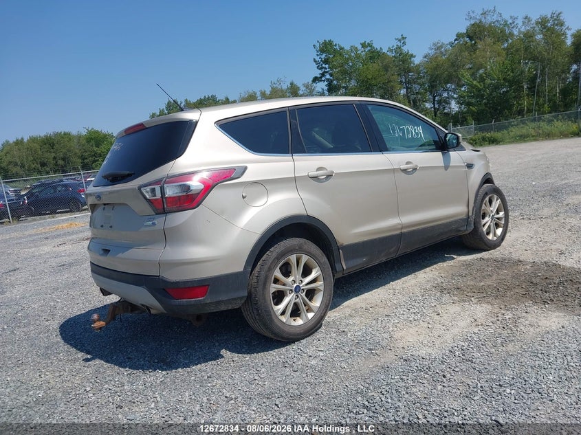Vin: 1fmcu9gd2hua42815, lot: 3076126, ford escape se 20174