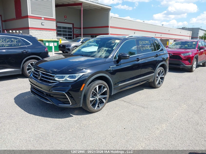 2022 Volkswagen Tiguan Sel R-Line, Right Side, IAAI, VIN 3VV4B7AX3NM147418 — photo 2
