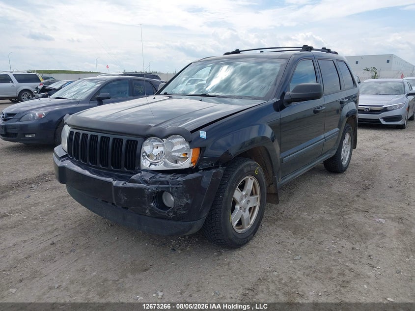 2007 Jeep Grand Cherokee Laredo, Front, IAAI, VIN 1J8GR48K77C560262 — photo 2