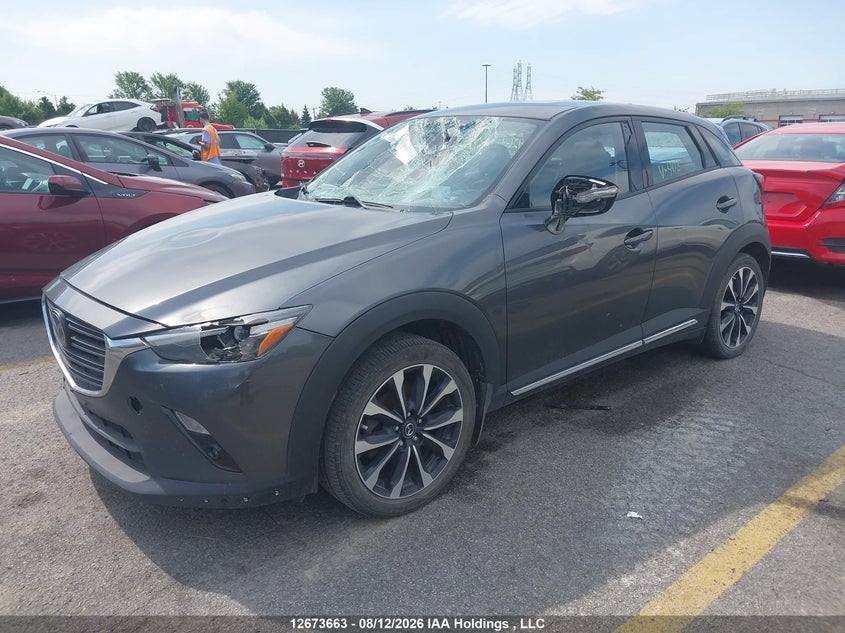2019 Mazda CX-3, Лобовое стекло, IAAI, VIN JM1DKFD74K0403164 — фото 2