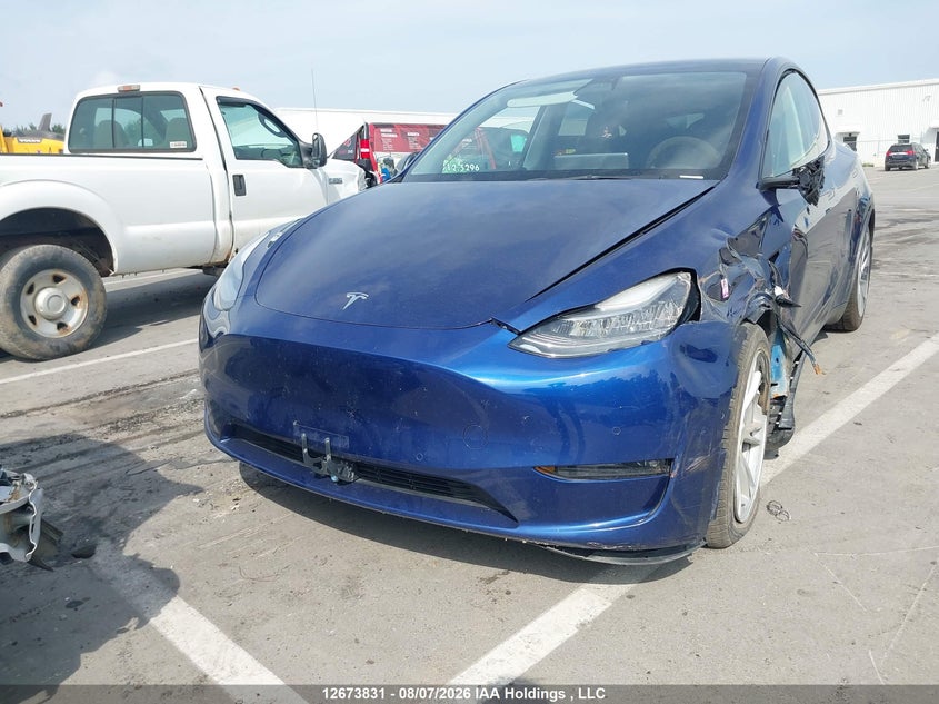 2021 Tesla Model Y, Левый бок, IAAI, VIN 5YJYGDED5MF120918 — фото 2