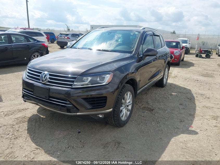 2015 Volkswagen Touareg V6, Front, IAAI, VIN WVGEF9BP2FD004809 — photo 2
