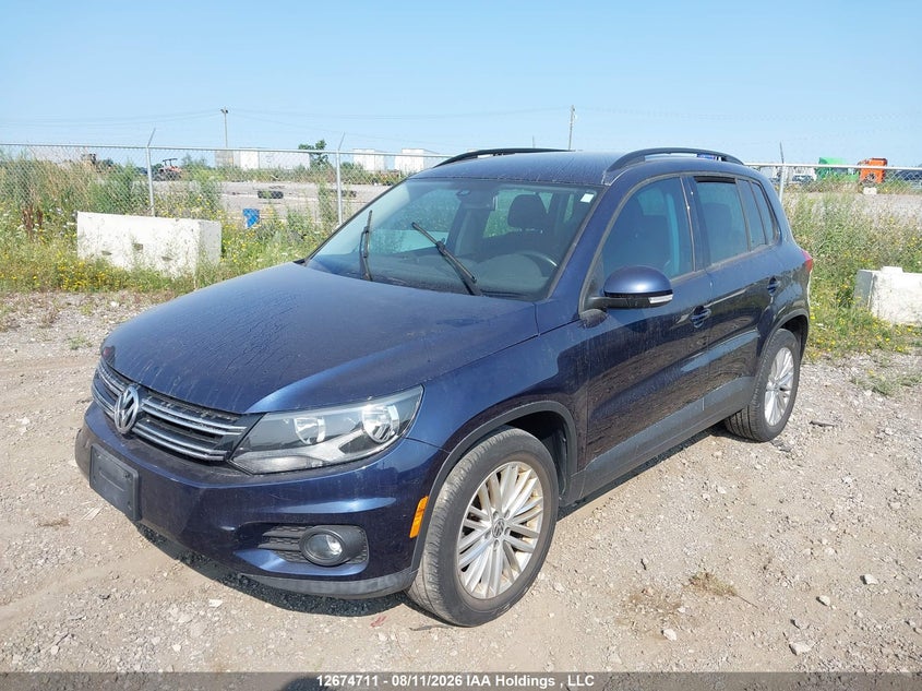 2016 Volkswagen Tiguan Comfort/High/R-Line/Sp Ed, Front, IAAI, VIN WVGJV7AX5GW017020 — photo 2