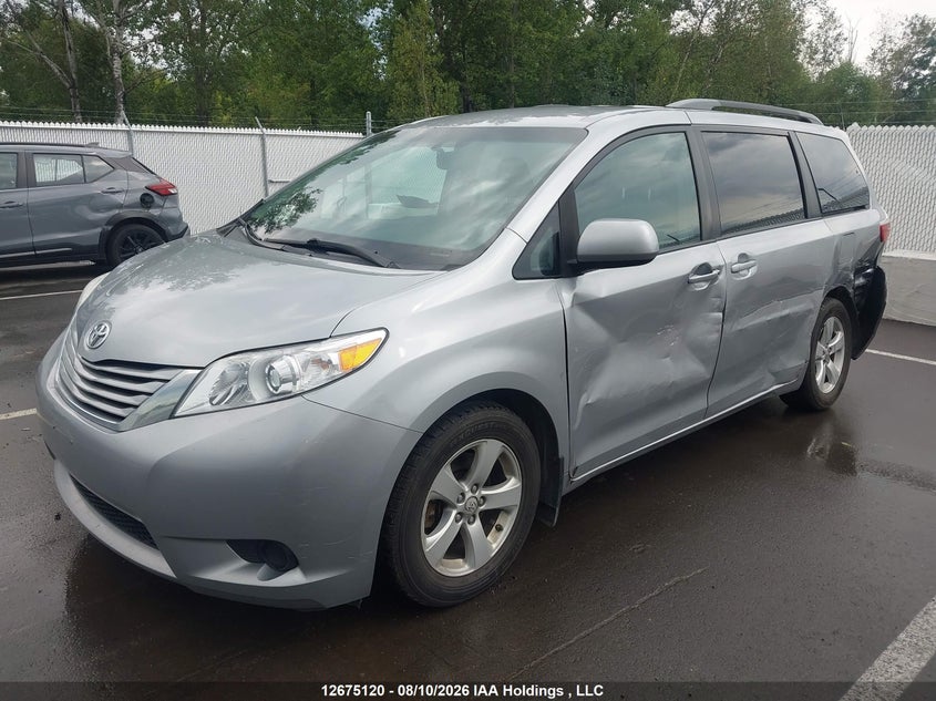 2017 Toyota Sienna, Левый бок, IAAI, VIN 5TDKZ3DC6HS871028 — фото 2