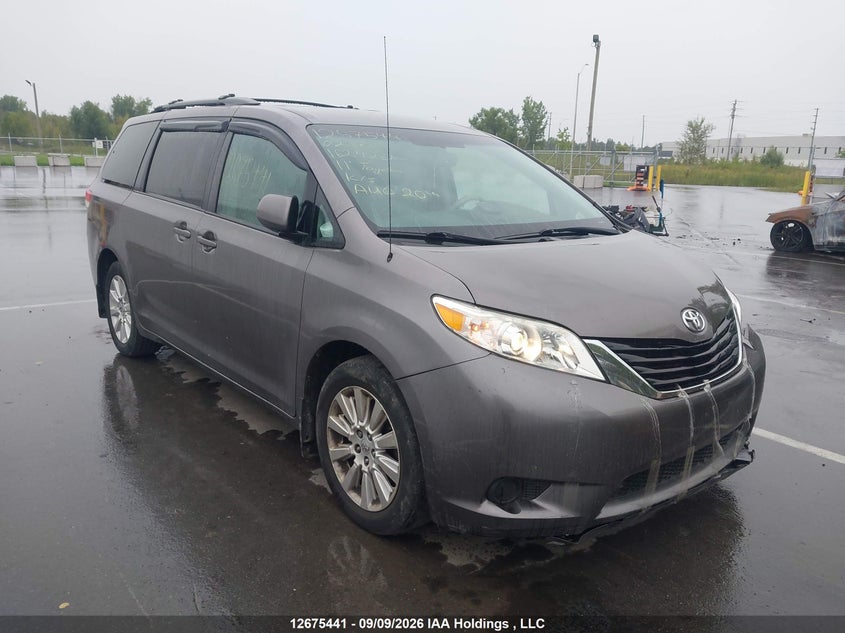 2011 Toyota Sienna Le 7 Passenger, Удар спереди, IAAI, VIN 5TDJK3DC6BS023755