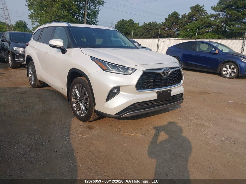 2026 Toyota Highlander Hybrid Limited/Hybrid Platinum, Лівий бік, IAAI, VIN 5TDEBRCH5TS709336