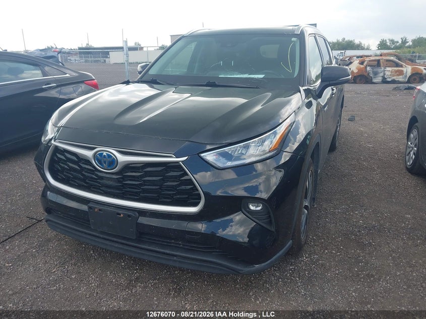 2021 Toyota Highlander, Front, IAAI, VIN 5TDGBRCH4MS518632 — photo 2