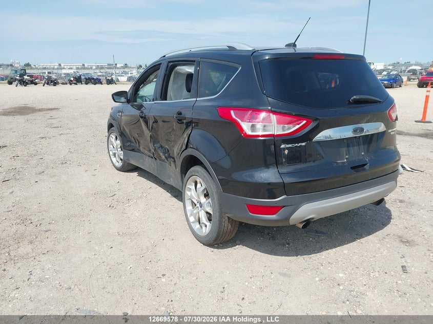 Vin: 1fmcu9j9xfuc17443, lot: 3080029, ford escape titanium 20153