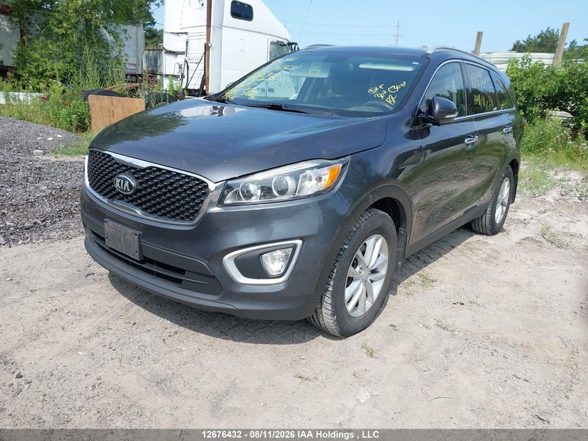 2016 Kia Sorento, Charity, IAAI, VIN 5XYPG4A36GG044308 — photo 2