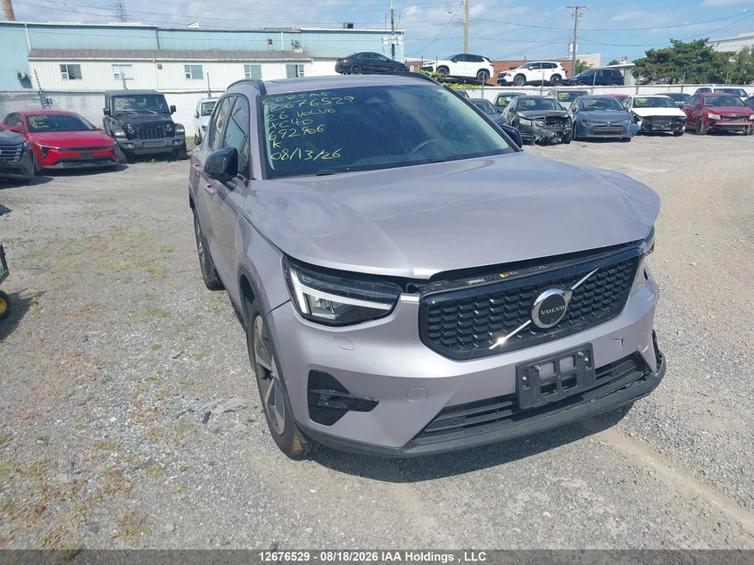 2026 Volvo Xc40 Plus, B5 Awd Mild Hybrid, Petrol, Dark, Удар спереди, IAAI, VIN YV4L12UC9T2692906