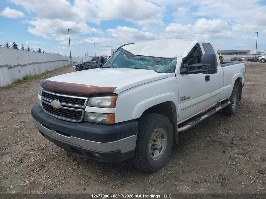 2007 Chevrolet Silverado, Front, IAAI, VIN 1GCHK29D87E185894 — photo 2