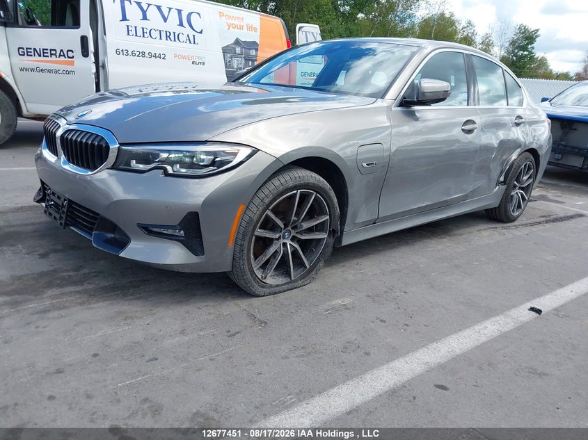 2022 BMW 3er, Left Side, IAAI, VIN WBA5P9C06NFN11795 — photo 2