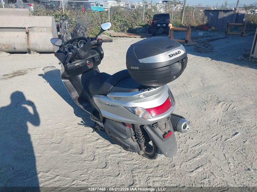 2015 YAMAHA YP400 BIKE 1