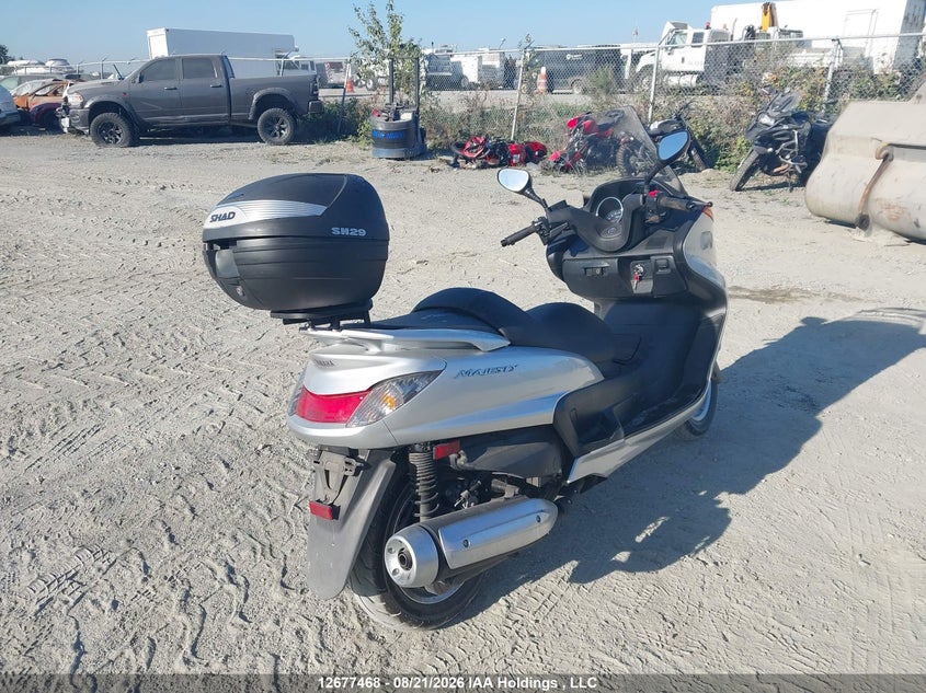 2015 YAMAHA YP400 BIKE 1