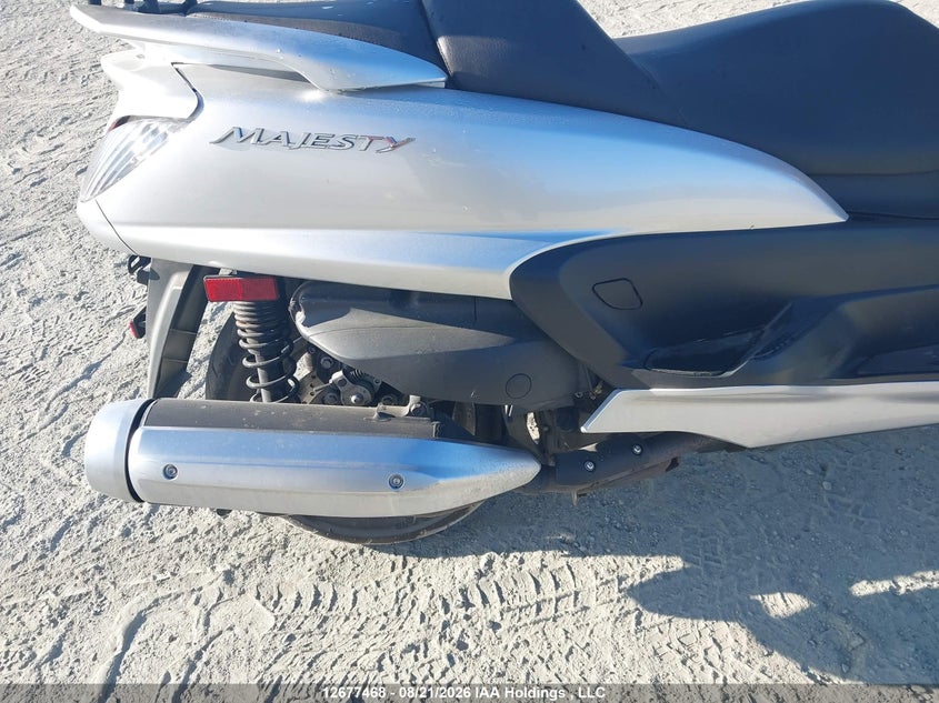 2015 YAMAHA YP400 BIKE 1
